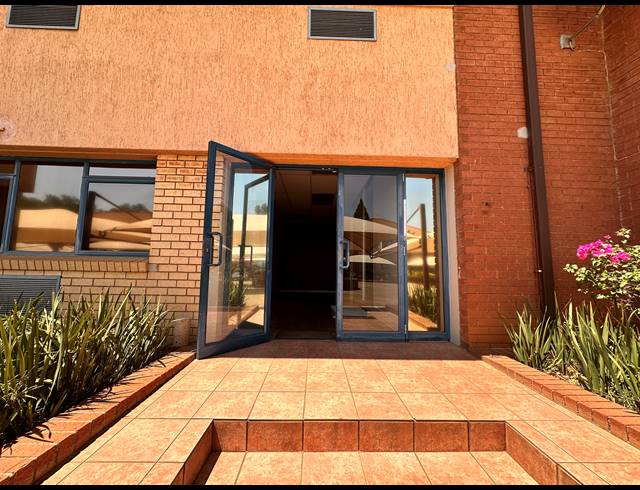 388M² OFFICE TO LET IN PARKTOWN